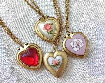 Gold heart locket necklace, tiny vintage heart necklace, heart locket necklace, small gold locket necklace for foto, rose locket necklace.