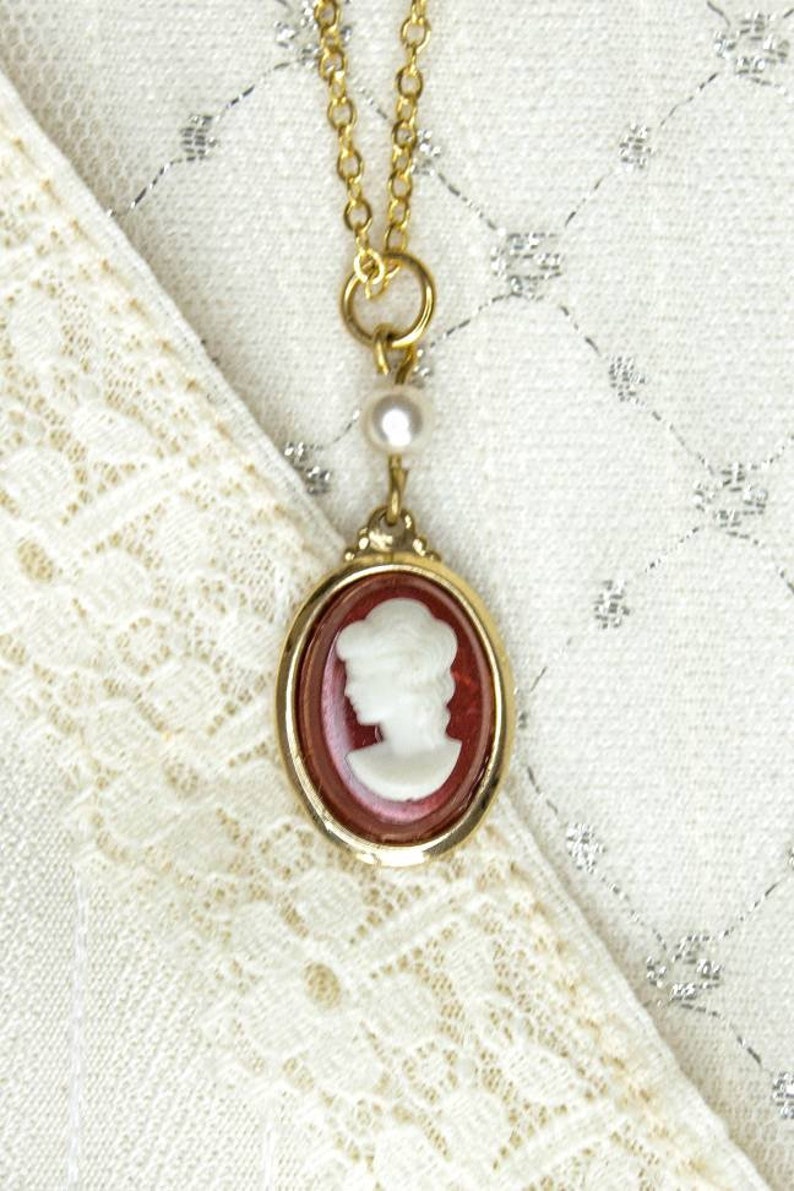 Vintage Kamee Goldkette mit Perle, 60s Cameo Halskette, 24K vergoldete zierliche Halskette 1.8x2mm, Charm Halskette. Bild 4