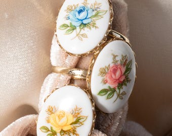 Anello vintage in porcellana con rosa, anello cammeo a forma di fiore anni '70 MAI USATO, anello regolabile oro/argento, anello cammeo rosa blu/giallo in stile cottagecore