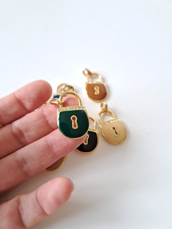 UNUSED 80s VINTAGE padlock necklace, 24k gold ena… - image 9