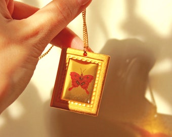 Vintage gold butterfly necklace, GOLD PLATED METAL framed butterfly picture necklace, Antique style framed butterfly pendant necklace.