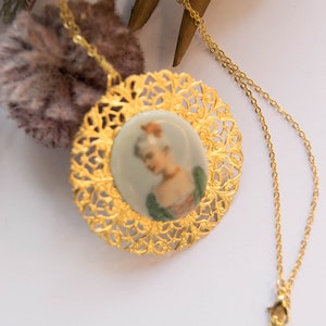 Vintage victorian gold cameo necklace, big 30s antique cameo pendant necklace - brooch, UNUSED gold filigree medallion necklace.