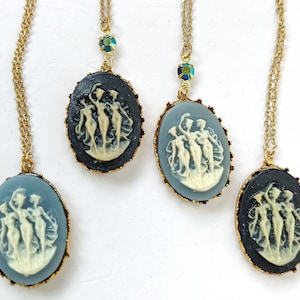 Collier camée Three Graces, collier pendentif camée japonais VINTAGE INUTILISÉ, collier camée victorien, collier camée noir/bleu 3 dames. image 3