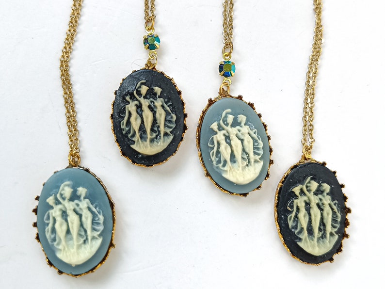 Collier camée Three Graces, collier pendentif camée japonais VINTAGE INUTILISÉ, collier camée victorien, collier camée noir/bleu 3 dames. image 3