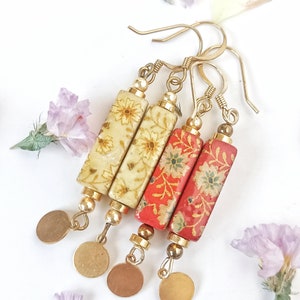 ONGEBRUIKTE vintage Japanse boho-oorbellen uit de jaren 60, Sakura-oorbellen, koraalroodgouden boho-oorbellen met kersenbloesemmotief.
