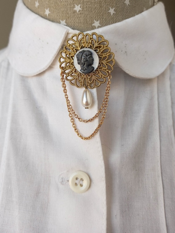 Brooch collar cheap