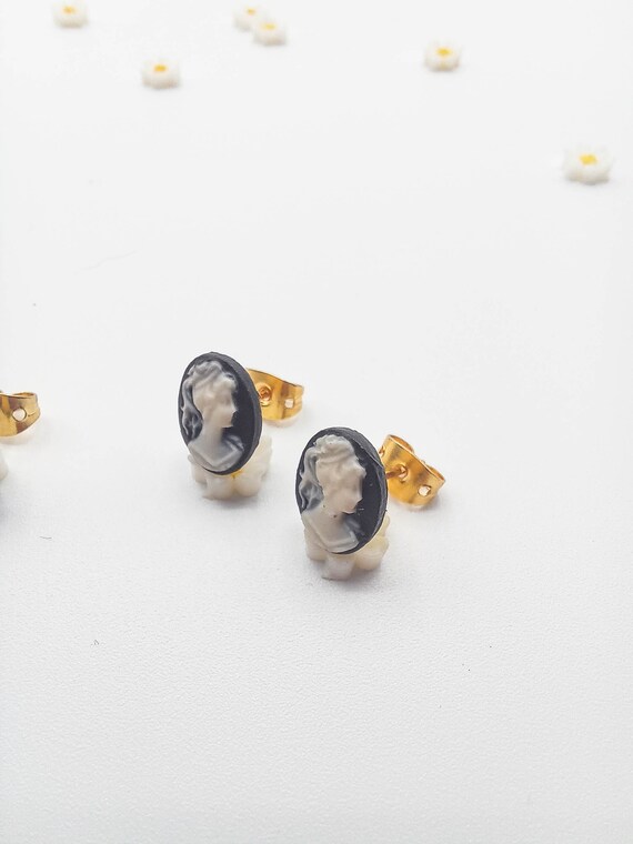 UNUSED vintage tiny stud earrings, victorian came… - image 7