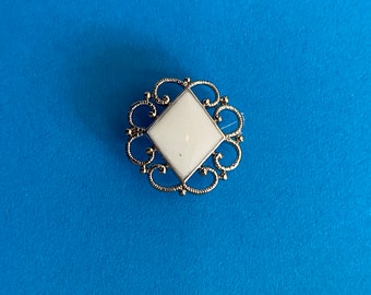 Cover Minder/Needle Minder