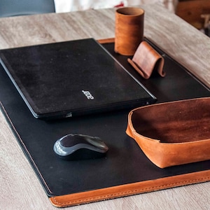 Set organizer da scrivania in pelle, regalo per papà, organizzazione dell'ufficio, regalo unico per papà, sottomano, porta biglietti da visita, vassoio portaoggetti