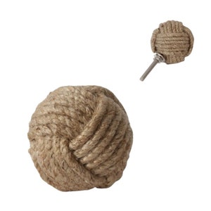 Peut inclure: Un bouton de porte en forme de nœud de corde marron avec une vis argentée.