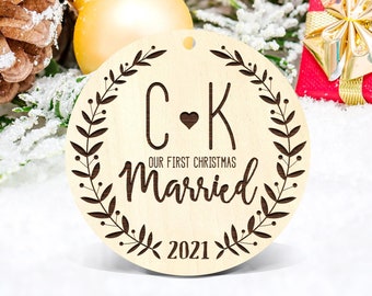 Married Ornament, Wedding Gift, Bridal Shower Gift or Christmas Gift, Custom Ornament with Names and Date