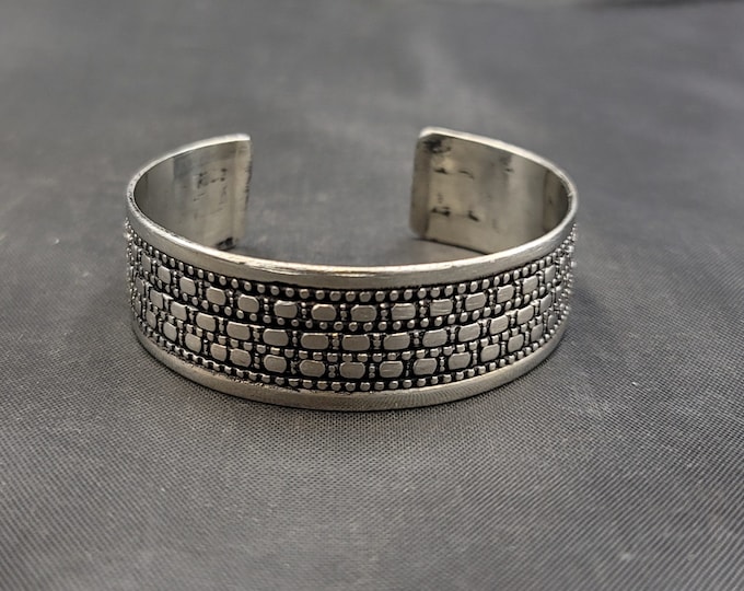 Vintage Wonderful Unique Medival Thai Silver Handmade Chang Mai Silver Bangle Bracelet