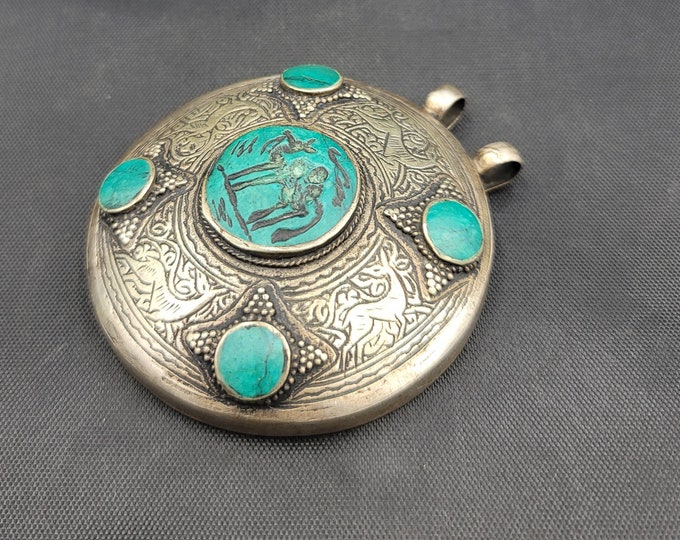 Gorgeous Near Eastern Silver Old Pendant With Green Afghan Turquoise Stone Camel Intaglio