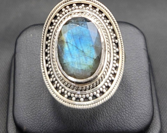 Sterling Silver Vintage Beautiful Ring With High Quality Natural Labradorite Stone