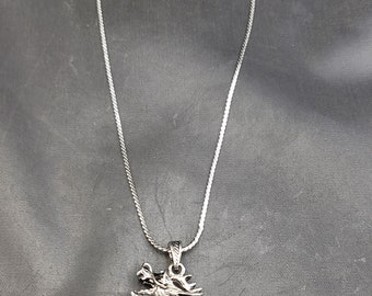 Vintage Sterling Silver Black Agate Dragon Pendant Necklace (58cm)