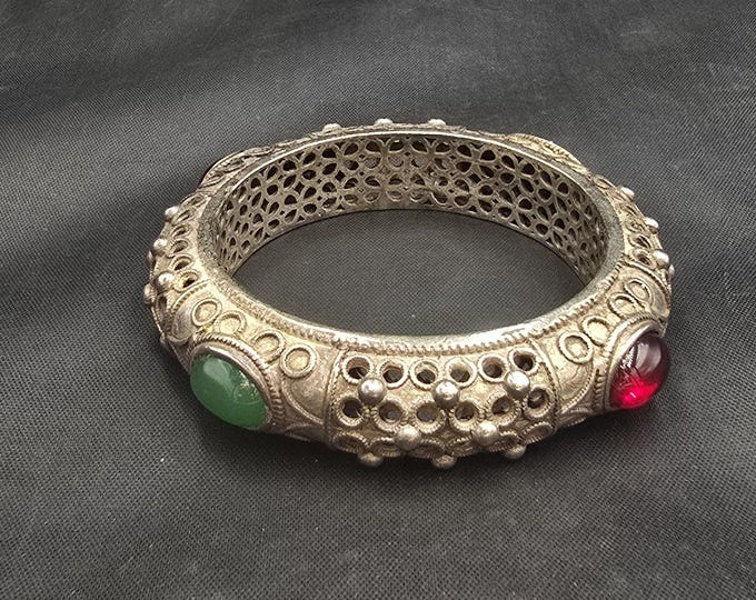 Wonderful Vintage Near Eastern Soild Silver Beautiful Bangle / Bracelet With Natural Jade And Red Agate Stone