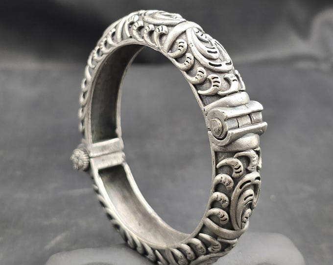 Soild Antique Old Silver Handmade Tibeten Design Beautiful Bangle/Bracelet