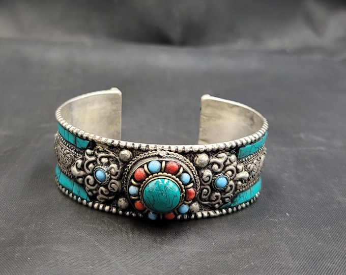 Beautiful Vintage Nepali Silver Baho Design Bracelet With Natural Turquoise Stone
