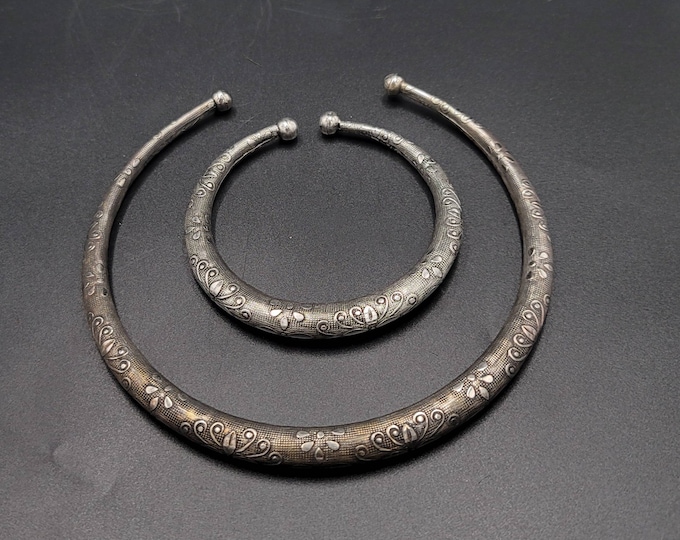 Vintage Beautiful Near Eastern Carved Silver Choker With Bangle