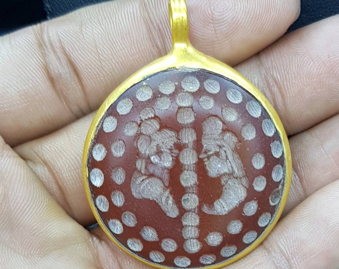 Ancient Rare Agate Stone Roman King and Queen Intaglio Gold Gulied Pendant