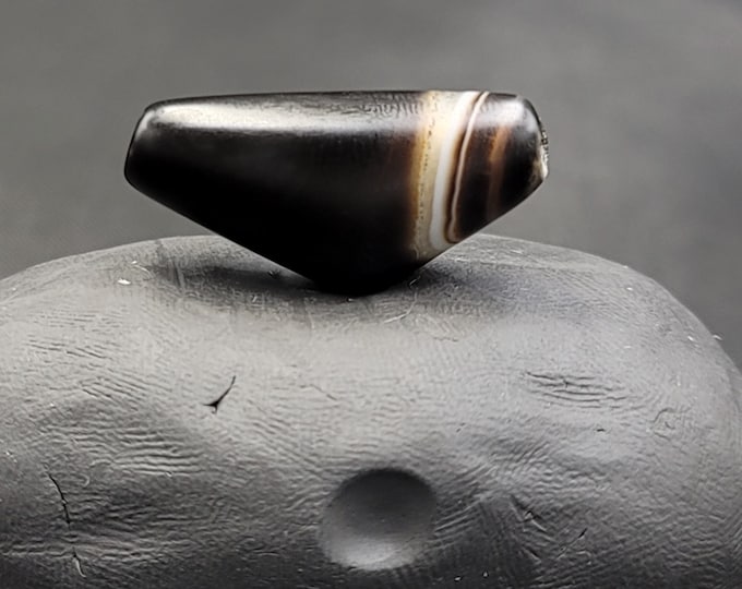 Ancient Himalayan Indo Tibeten Sulimani Old Banded Agate Stone Unique Shape Rare Pendant Stone Antique Amulet Pendant