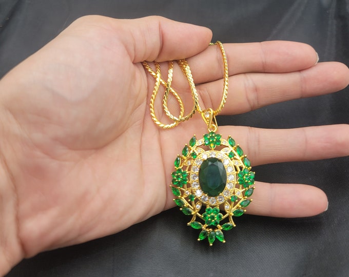 Vintage Beautiful Victorian Design Silver Gold Plated Pendant And Chain With Natural Green Onxy Stone