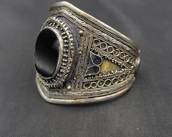Vintage Afghanistan Silver Bracelet: Handmade Black Agate Stone