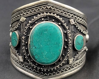 Near Eastern Beautiful Silver Mid Century Bangle / Bracelet With Natural Green Turquoise Stone