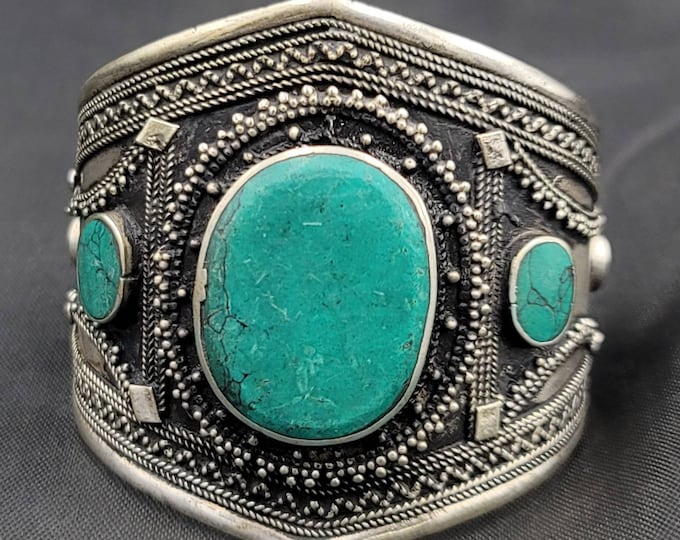 Near Eastern Beautiful Silver Mid Century Bangle / Bracelet With Natural Green Turquoise Stone