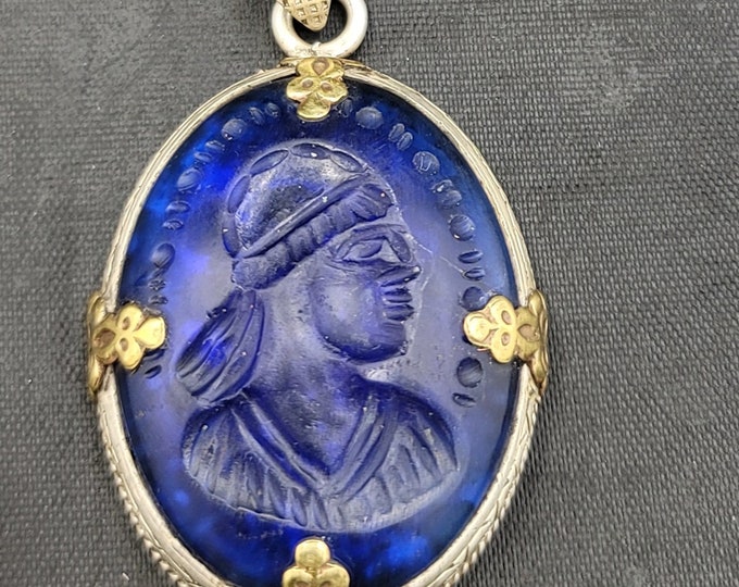 Ancient Bule Agate Unique Cicra Late 2nd Millennium BC Gilgamesh Intaglio Silver Pendant