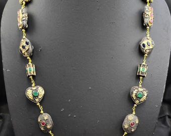 Collana fatta a mano con perline antiche, design Mughal, oro dorato e pietre preziose naturali