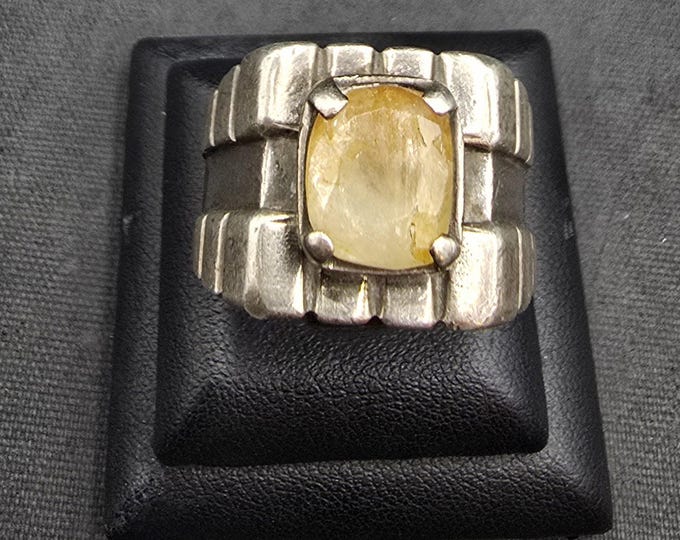 Beautiful Vintage Soild Silver Handmade Ring With Natural Yellow Sapphire Gemstones