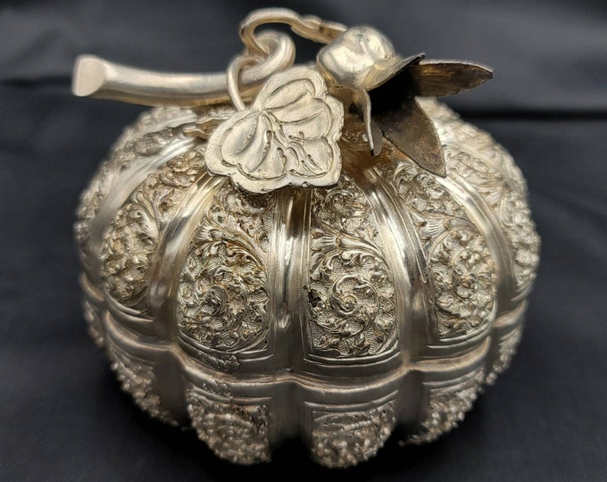 Vintage Beautiful Carved Handmade Silver Pumpkin Shape Box