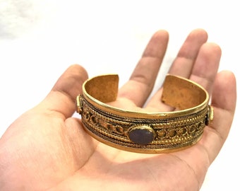 Vintage Beautiful Old Gold Gulied Bracelet With Lapis lazuli Stone