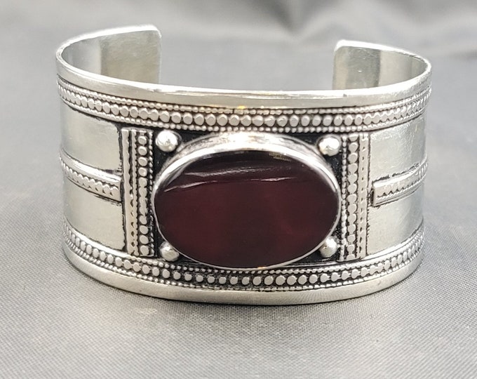 Beautiful Vintage Silver Mid Century Near Eastern Bangle / Bracelet With Natural Agate Stone