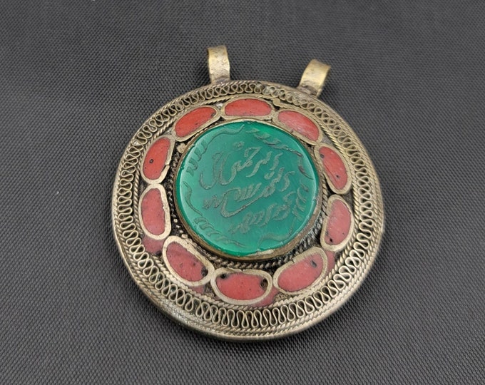 Vintage Beautiful Mughal Design Silver Pendant With Natural Green Agate And Red Coral Islamic Calligraphy Carved