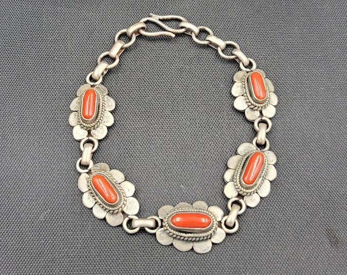 Vintage Beautiful Tibeten Old Silver Wonderful Bracelet With Natural Coral Gemstone