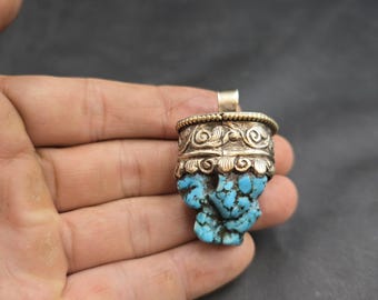 Vintage Soild Silver Handmade Tibeten Natural Turquoise Rough Shape Beautiful Pendant