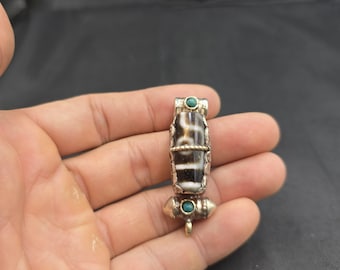 Ancient Tibetan Agate Dzi Stone Pendant, Old Silver