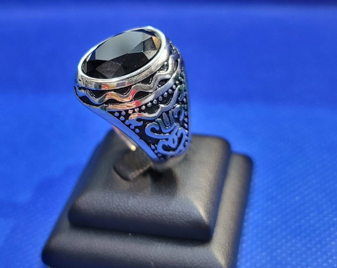 Vintage Beautiful Soild Antique Silver Near Eastern Design Ring With Black Agate Stone