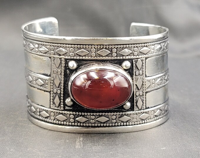 Beautiful Vintage Silver Mid Century Near Eastern Bangle / Bracelet With Natural Agate Stone