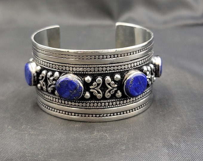 Beautiful Vintage Silver Mid Century Near Eastern Bangle / Bracelet With Natural Lapis Lazuli Stone