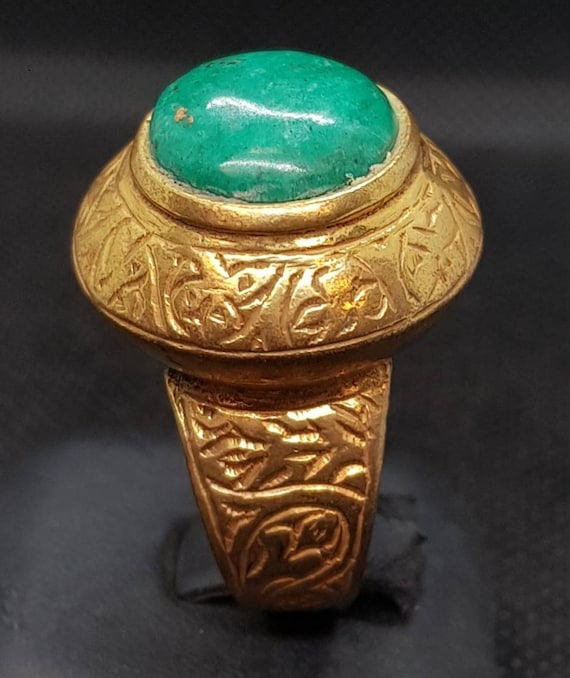 Gold Gulied Wonderful Vintage Ring With Beautiful 