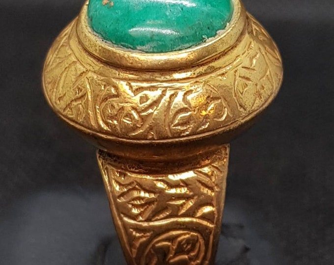 Gold Gulied Wonderful Vintage Ring With Beautiful Green Turquoise Stone