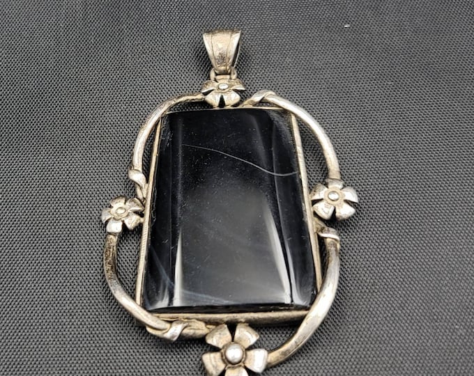 Beautiful Vintage Near Eastern Silver Pendant With Natural Old Agate Stone Pendant