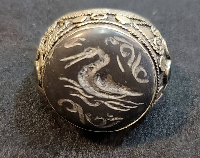 Bird Intaglio Huge Vintage Silver Ring With Natural Black Agate Stone