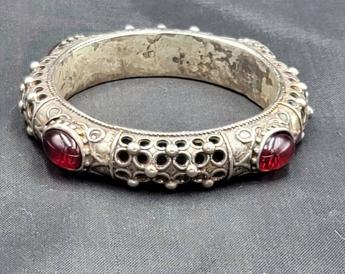 Wonderful Vintage Near Eastern Soild Silver Beautiful Bangle / Bracelet With Naga-Land Ruby Stone