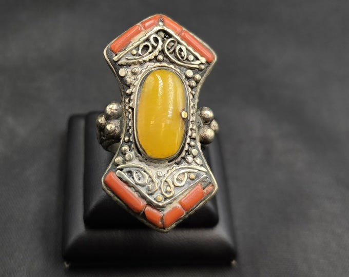 Amizing Vintage Silver Unique Handmade Authentic Ring With Natural Coral
