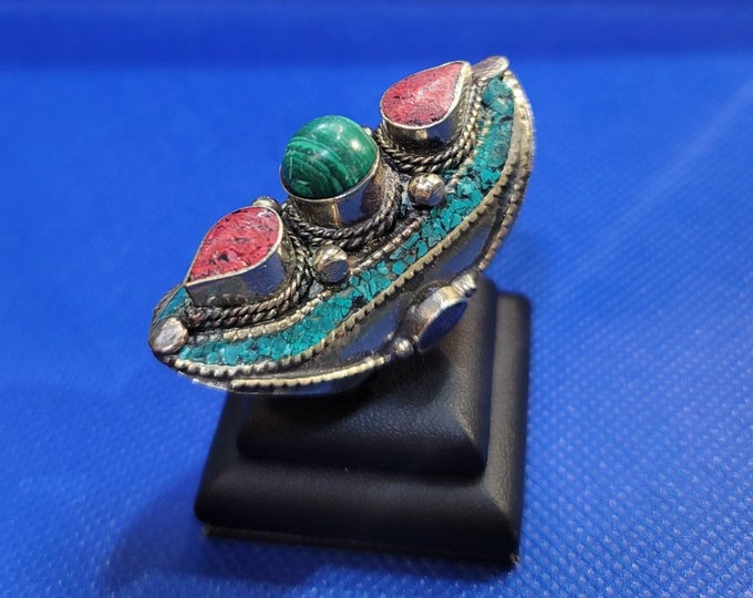 Huge Vintage Baho Design Silver Tibeten Ring With Green Malachite And Coral Stone