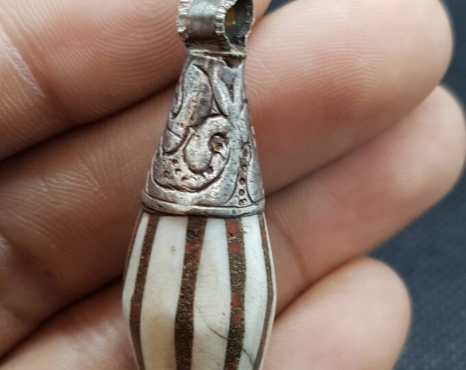 Vintage Old Silver Pendant With Stone  Coral Inlaid Wonderful Pendant